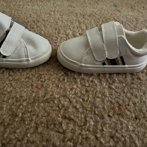 H&M white deck Velcro strap shoes